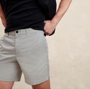 Banana Republic Core Temp Shorts. Light gray color. 29" waist, 7" inseam